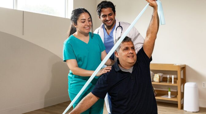 4 Early Warning Signs You Should See a Physiotherapist Before Problems Worsen